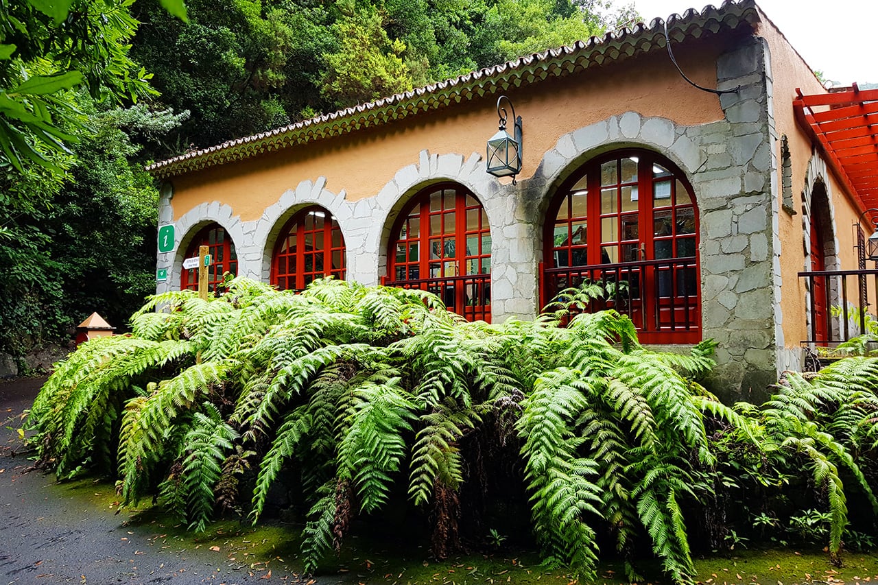 Centro de Visitantes / Punto de Información Ambiental de El Canal y Los Tilos